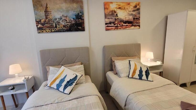 اتاق استاندارد با سرویس بهداشتی مشترک, Rooms In The Heart Of Sisli   1 Min To Metro   Shared Bathroom And Kitchen