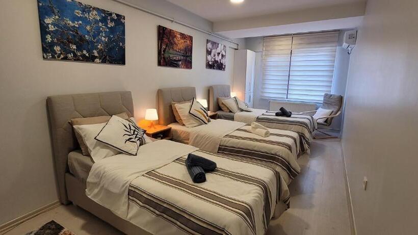اتاق استاندارد سه تخته با سرویس بهداشتی مشترک, Rooms In The Heart Of Sisli   1 Min To Metro   Shared Bathroom And Kitchen