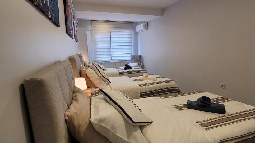 اتاق استاندارد سه تخته با سرویس بهداشتی مشترک, Rooms In The Heart Of Sisli   1 Min To Metro   Shared Bathroom And Kitchen
