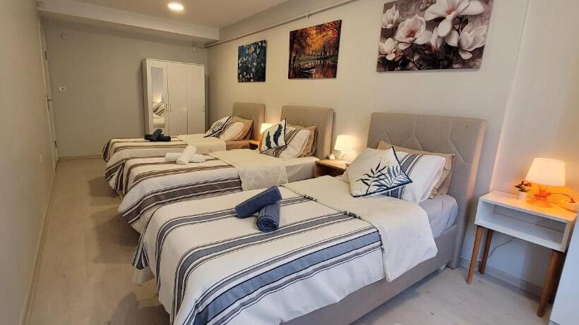 اتاق استاندارد سه تخته با سرویس بهداشتی مشترک, Rooms In The Heart Of Sisli   1 Min To Metro   Shared Bathroom And Kitchen