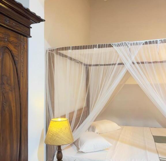 اتاق استاندارد با تخت بزرگ, Galle Fancy Guesthouse, 5 Ac Bedrooms Villa