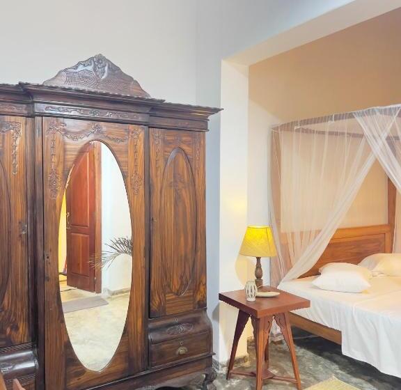 اتاق استاندارد با تخت بزرگ, Galle Fancy Guesthouse, 5 Ac Bedrooms Villa