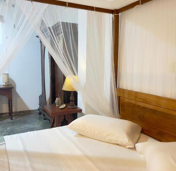 اتاق استاندارد با تخت بزرگ, Galle Fancy Guesthouse, 5 Ac Bedrooms Villa