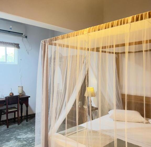 اتاق استاندارد با تخت بزرگ, Galle Fancy Guesthouse, 5 Ac Bedrooms Villa