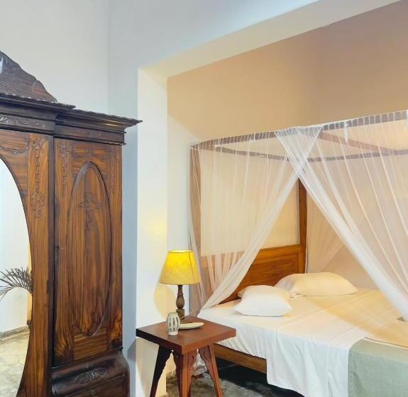 اتاق استاندارد با تخت بزرگ, Galle Fancy Guesthouse, 5 Ac Bedrooms Villa