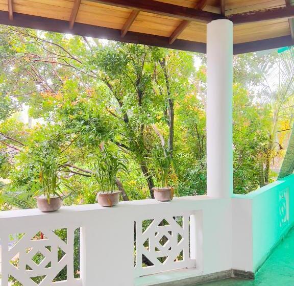 اتاق استاندارد با تراس, Galle Fancy Guesthouse, 5 Ac Bedrooms Villa