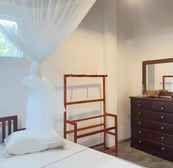 اتاق استاندارد با تراس, Galle Fancy Guesthouse, 5 Ac Bedrooms Villa