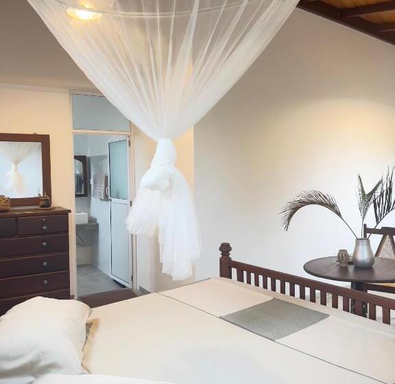 اتاق استاندارد با تراس, Galle Fancy Guesthouse, 5 Ac Bedrooms Villa