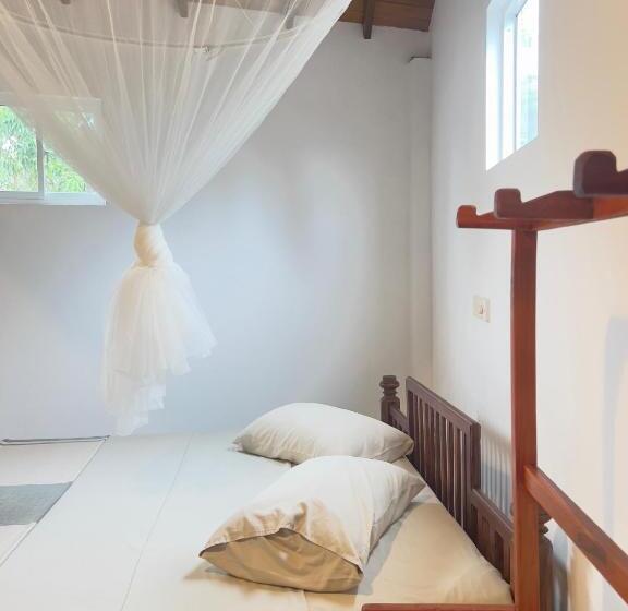 اتاق استاندارد با تراس, Galle Fancy Guesthouse, 5 Ac Bedrooms Villa