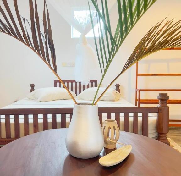 اتاق استاندارد با تراس, Galle Fancy Guesthouse, 5 Ac Bedrooms Villa