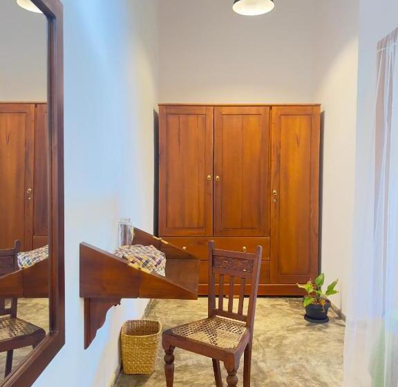 اتاق لوکس, Galle Fancy Guesthouse, 5 Ac Bedrooms Villa