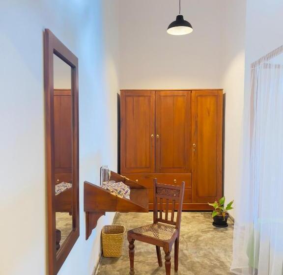 اتاق لوکس, Galle Fancy Guesthouse, 5 Ac Bedrooms Villa