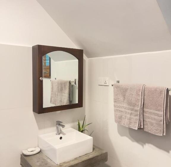 اتاق لوکس, Galle Fancy Guesthouse, 5 Ac Bedrooms Villa