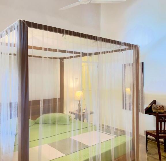 اتاق لوکس, Galle Fancy Guesthouse, 5 Ac Bedrooms Villa