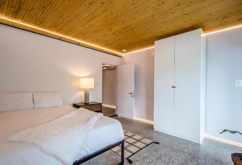 اتاق استاندارد با بالکن, Luxury Bnb   Halifax Rooftop