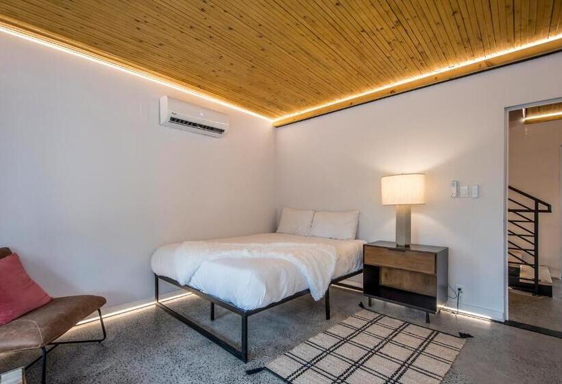 اتاق استاندارد با بالکن, Luxury Bnb   Halifax Rooftop