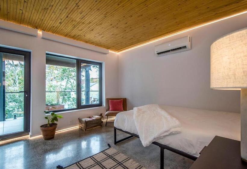 اتاق استاندارد با بالکن, Luxury Bnb   Halifax Rooftop