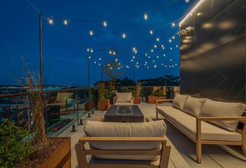 اتاق استاندارد با بالکن, Luxury Bnb   Halifax Rooftop