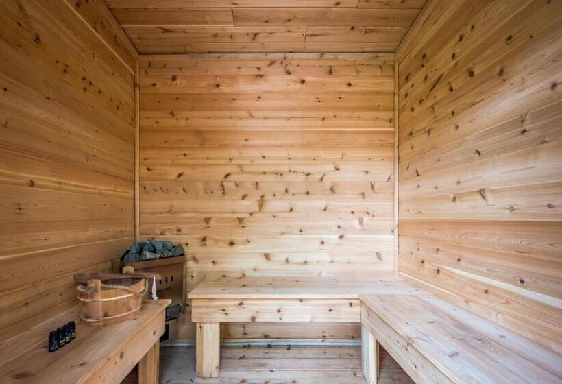 اتاق استاندارد با بالکن, Luxury Bnb   Halifax Rooftop