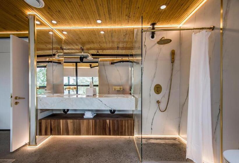 اتاق لوکس, Luxury Bnb   Halifax Rooftop