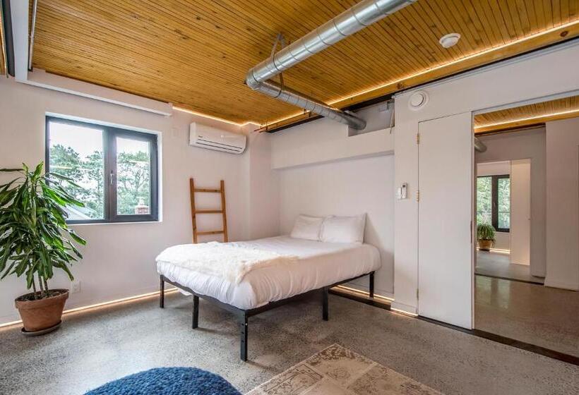اتاق لوکس, Luxury Bnb   Halifax Rooftop
