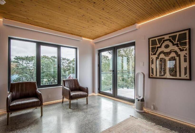 سوییت سوپریور, Luxury Bnb   Halifax Rooftop