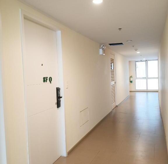 آپارتمان 1 خوابه با چشم‌انداز استخر, Holland Park Condominium By Jona Carla Cariño