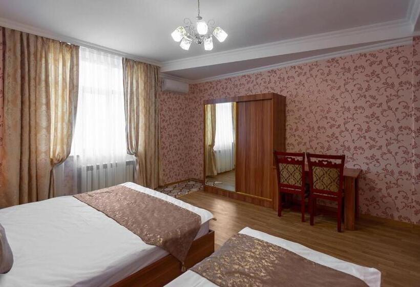 اتاق استاندارد سه نفره, Arivainn Center