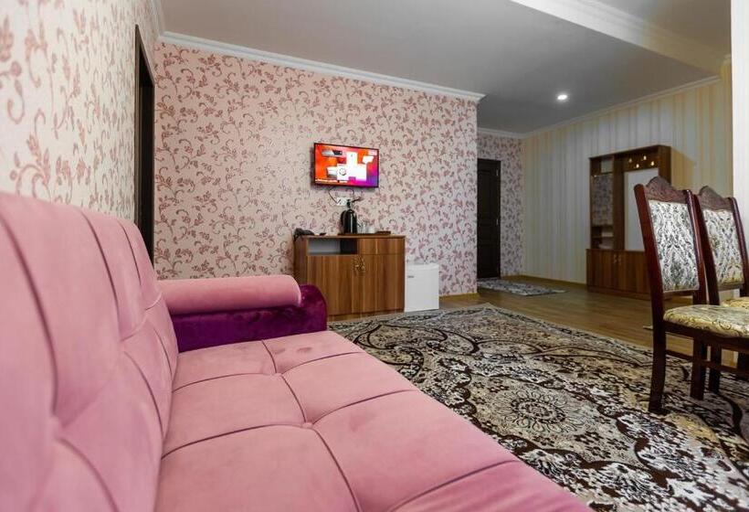 سوییت خانوادگی, Arivainn Center