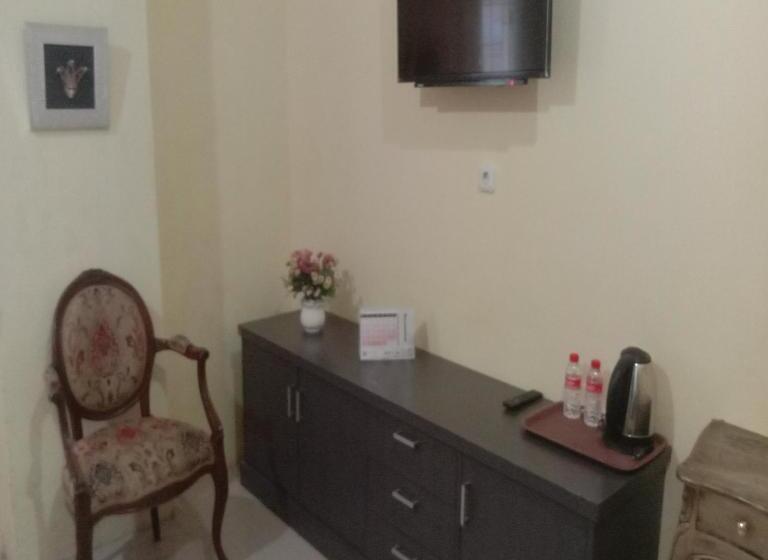 اتاق لوکس, Hatta