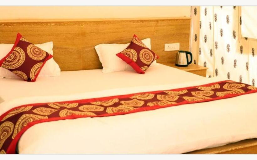 اتاق اکونومی, Sidharth Desert Safari