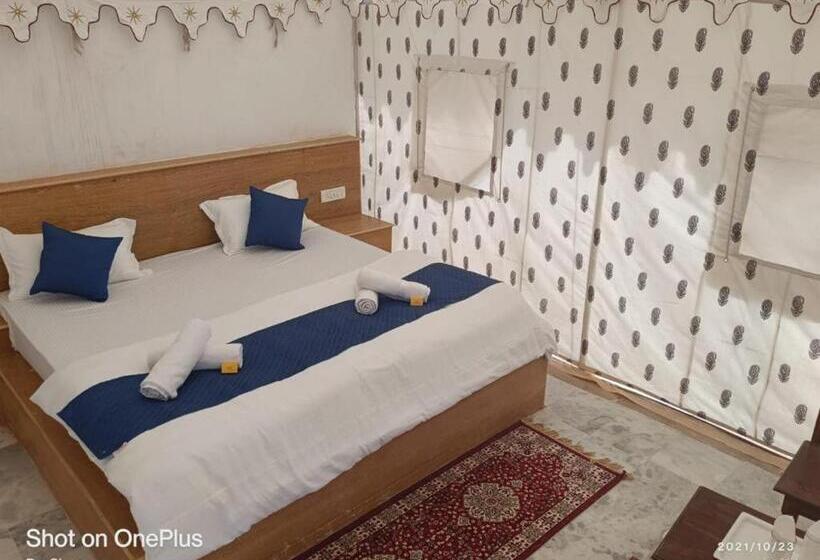 اتاق اکونومی, Sidharth Desert Safari