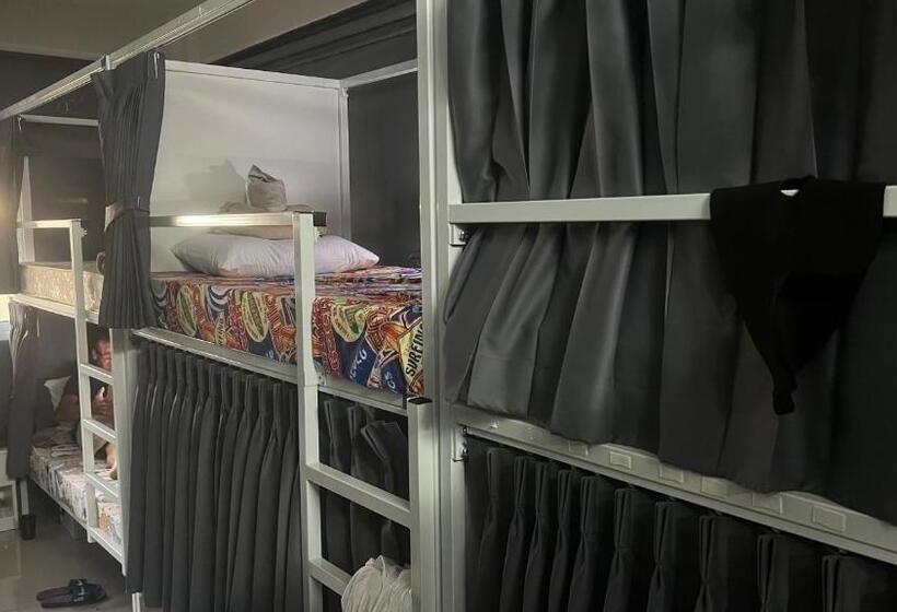 تختخواب در اتاق مشترک, W District Hostel