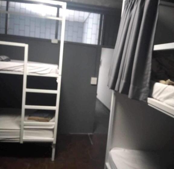 تختخواب در اتاق مشترک, W District Hostel