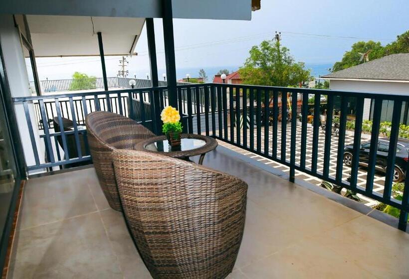 اتاق لوکس با بالکن و چشم‌انداز دریا, Oralia Resort