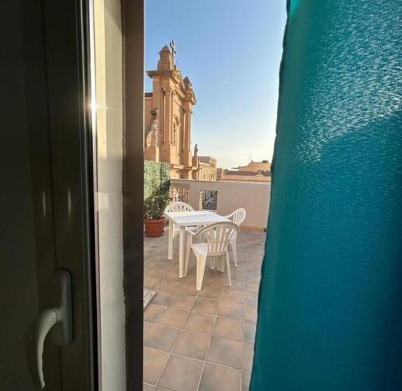 Standard Triple Room with Terrace, La Casa In Piazza