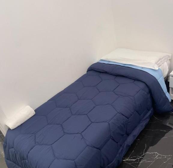 اتاق استاندارد سه تخته با بالکن, Lux House Naples Airport