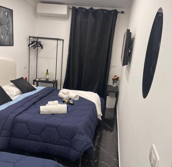اتاق استاندارد سه تخته با بالکن, Lux House Naples Airport