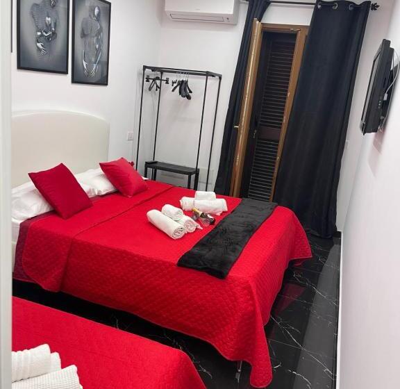 اتاق استاندارد سه تخته با بالکن, Lux House Naples Airport