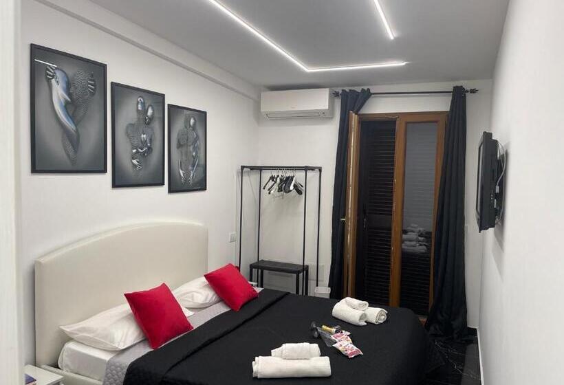اتاق استاندارد سه تخته با بالکن, Lux House Naples Airport