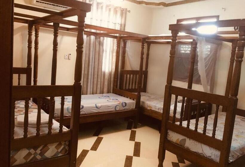 اتاق کلاسیک چهارنفره, Jux Apartment