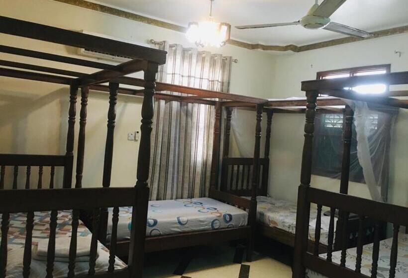 اتاق کلاسیک چهارنفره, Jux Apartment