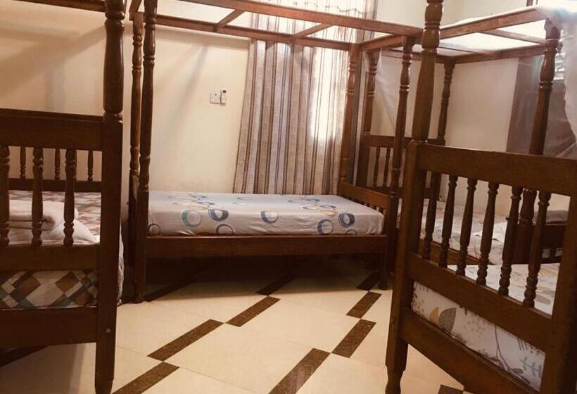 اتاق کلاسیک چهارنفره, Jux Apartment