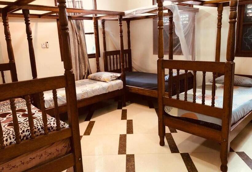 اتاق کلاسیک چهارنفره, Jux Apartment