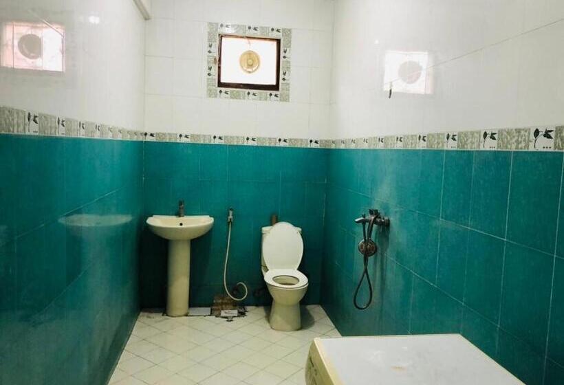 اتاق کلاسیک چهارنفره, Jux Apartment