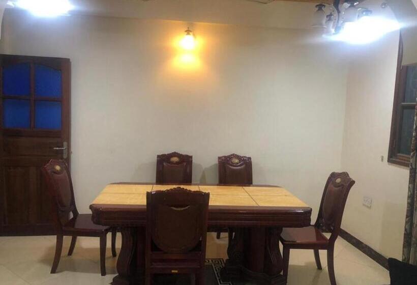 اتاق کلاسیک چهارنفره, Jux Apartment