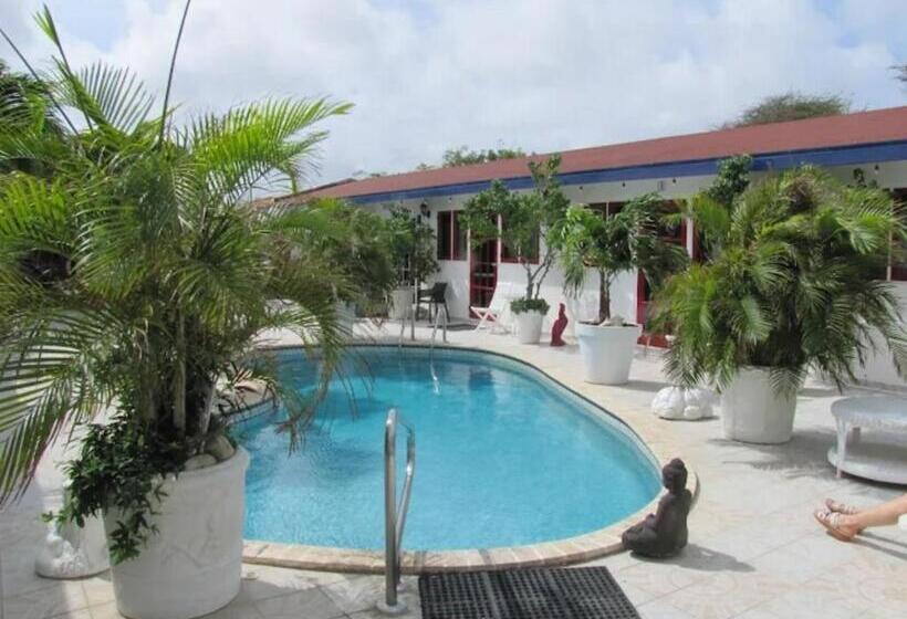 استودیوی لوکس, First Day Hotel On Aruba!