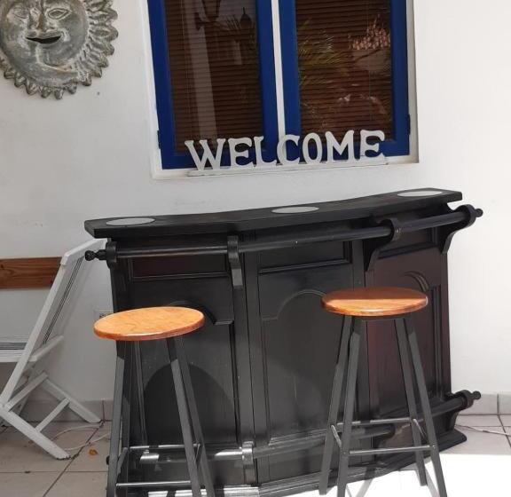 استودیوی لوکس, First Day Hotel On Aruba!