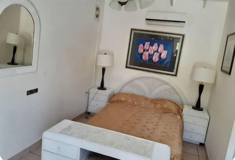 اتاق خانوادگی, First Day Hotel On Aruba!