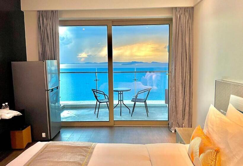 اتاق لوکس با تخت بزرگ, Blue Bay Oceanview Residence